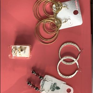 Earrings-3 pairs of women’s earrings & one set of toe rings,all for one price!